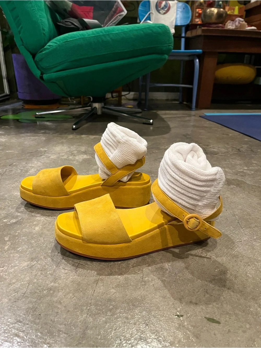 Camper stylish yellow